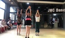 娱乐吃瓜跳舞,吃瓜、跳舞，尽享欢乐时光